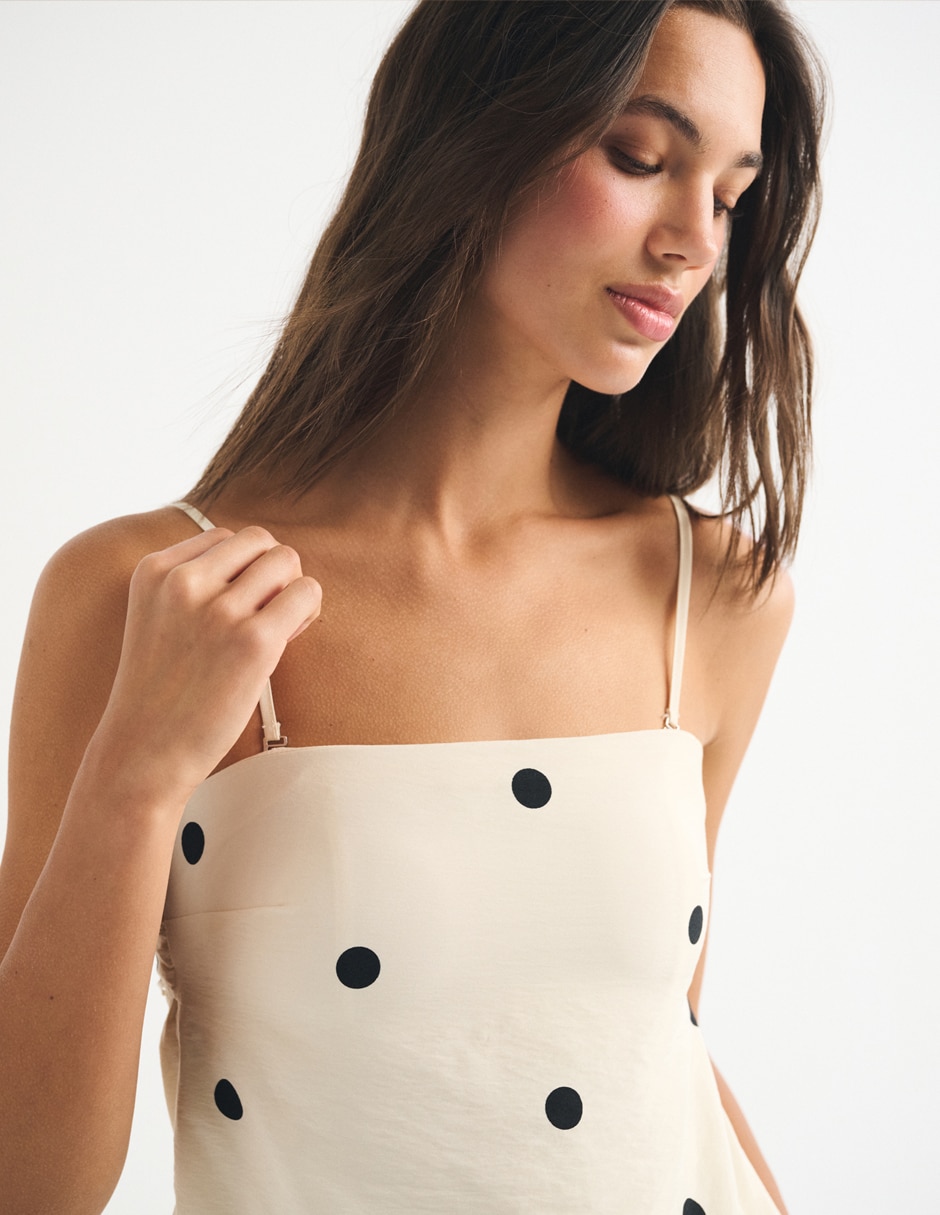 Top cuello (si aplica) Sin cuello escote (si aplica) Regular tirante (si aplica) Sin tirantes 6